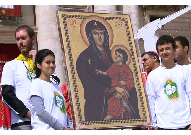 Atrévanse a ser felices, pide el Papa a los jóvenes del mundo y recuerda a Juan Pablo II