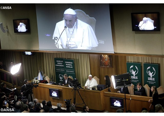 El Papa clausuró el Congreso de Scholas con una inédita videoconferencia