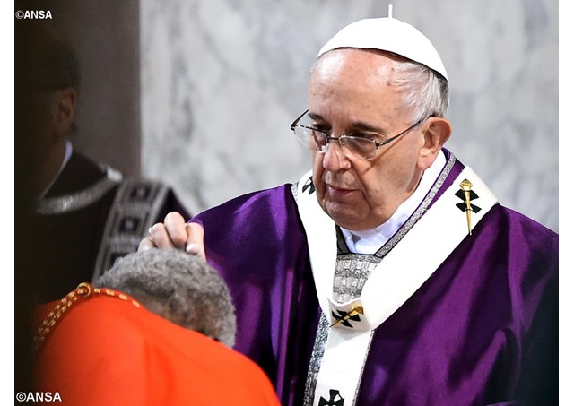 «Conversión es volver al Señor con todo el corazón», el Papa en el miércoles de Ceniza