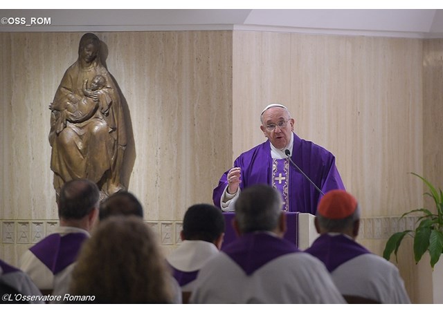 Servir a Dios y no a quien nos ofrece cosas sin valor, pidió el Papa